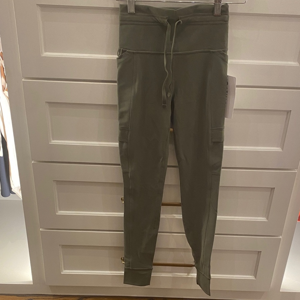 NWT Olive green Athleta Salutation Cargo tight
